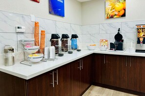 Café da manhã com buffet grátis todos os dias