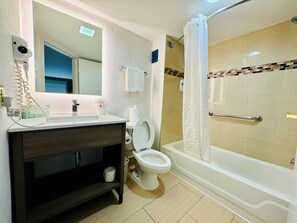 Combined shower/bathtub, hair dryer, towels