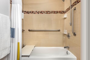 Accessible bathroom - City Express by Marriott I-10 West Energy Corridor (Houston)