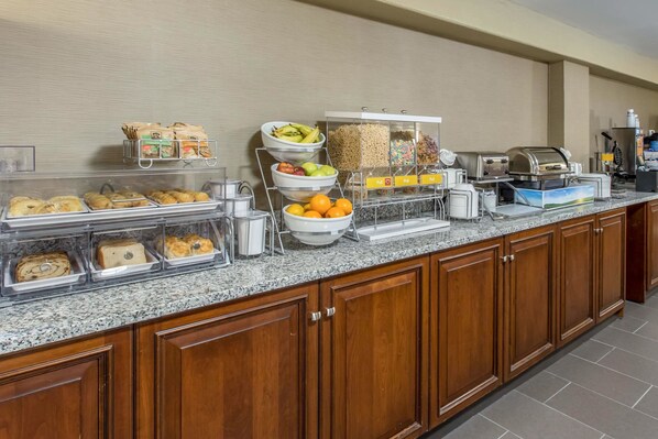 Desayuno continental gratuito y diario