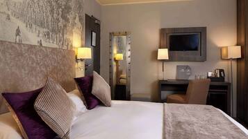 Roupas de cama premium, frigobar, cofres nos quartos