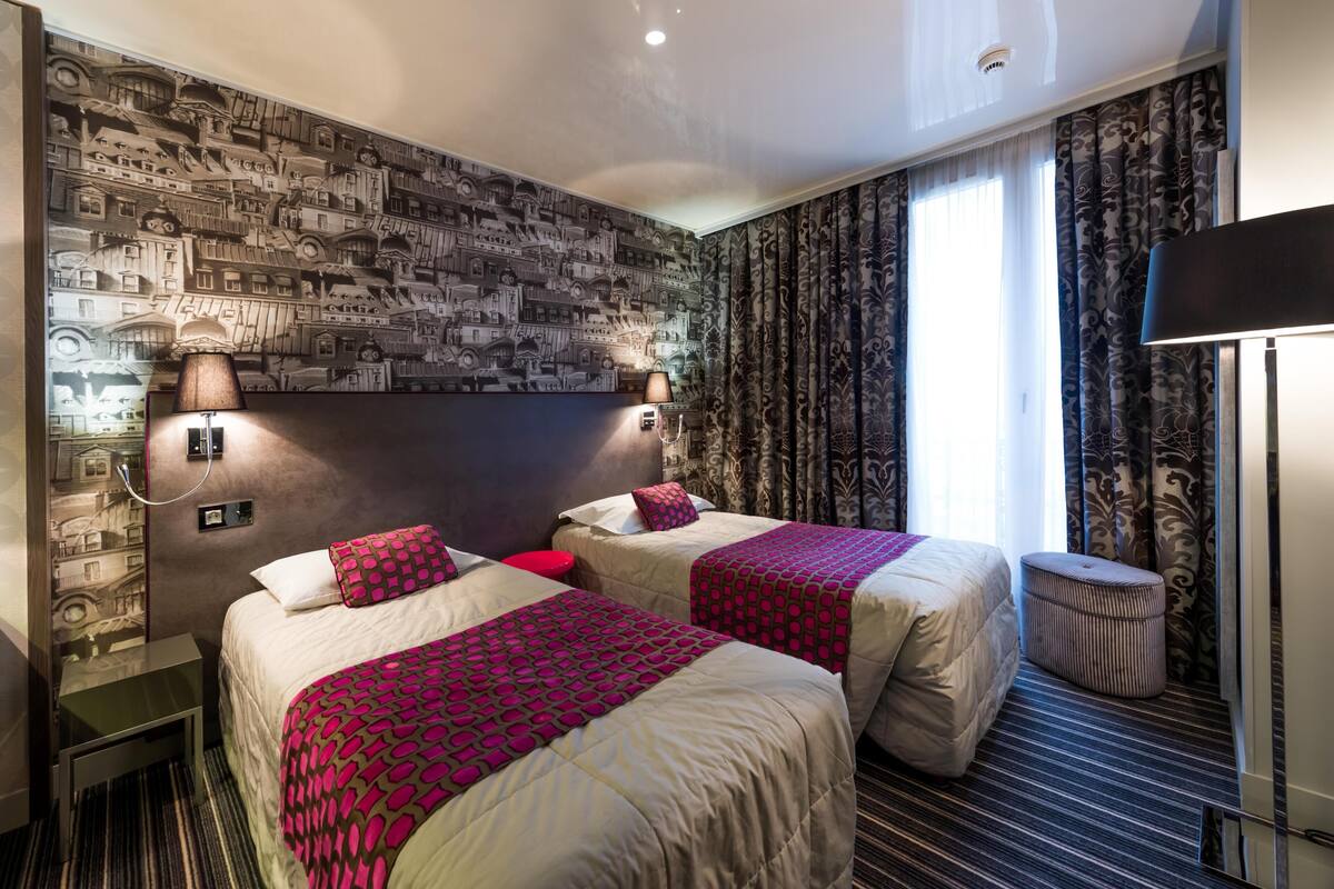 Ropa de cama de alta calidad y minibar 