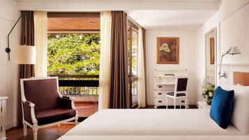 Standard Room, City View | Minibar, in-room safe, desk, blackout drapes