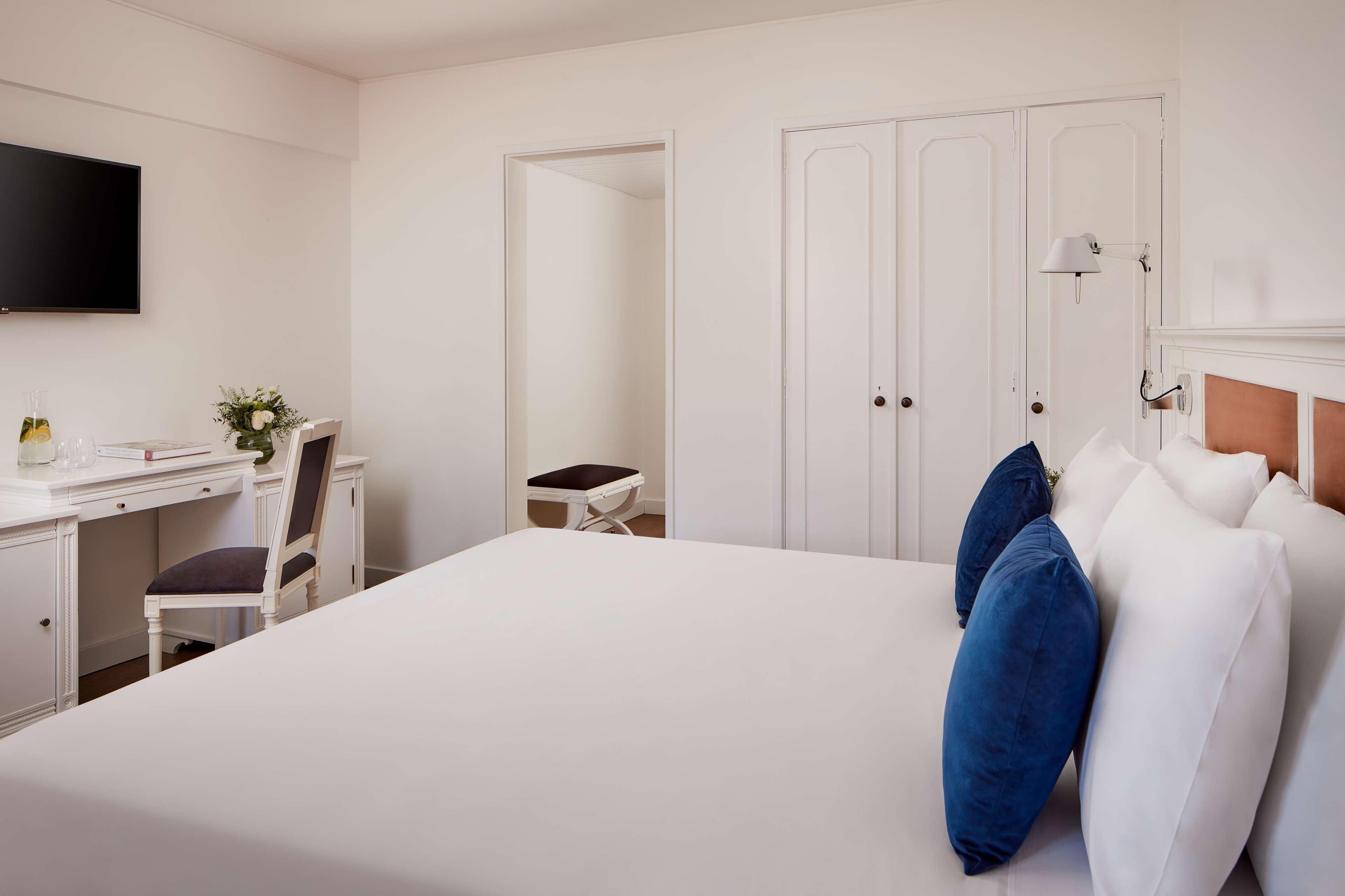 Minibar, in-room safe, desk, blackout drapes