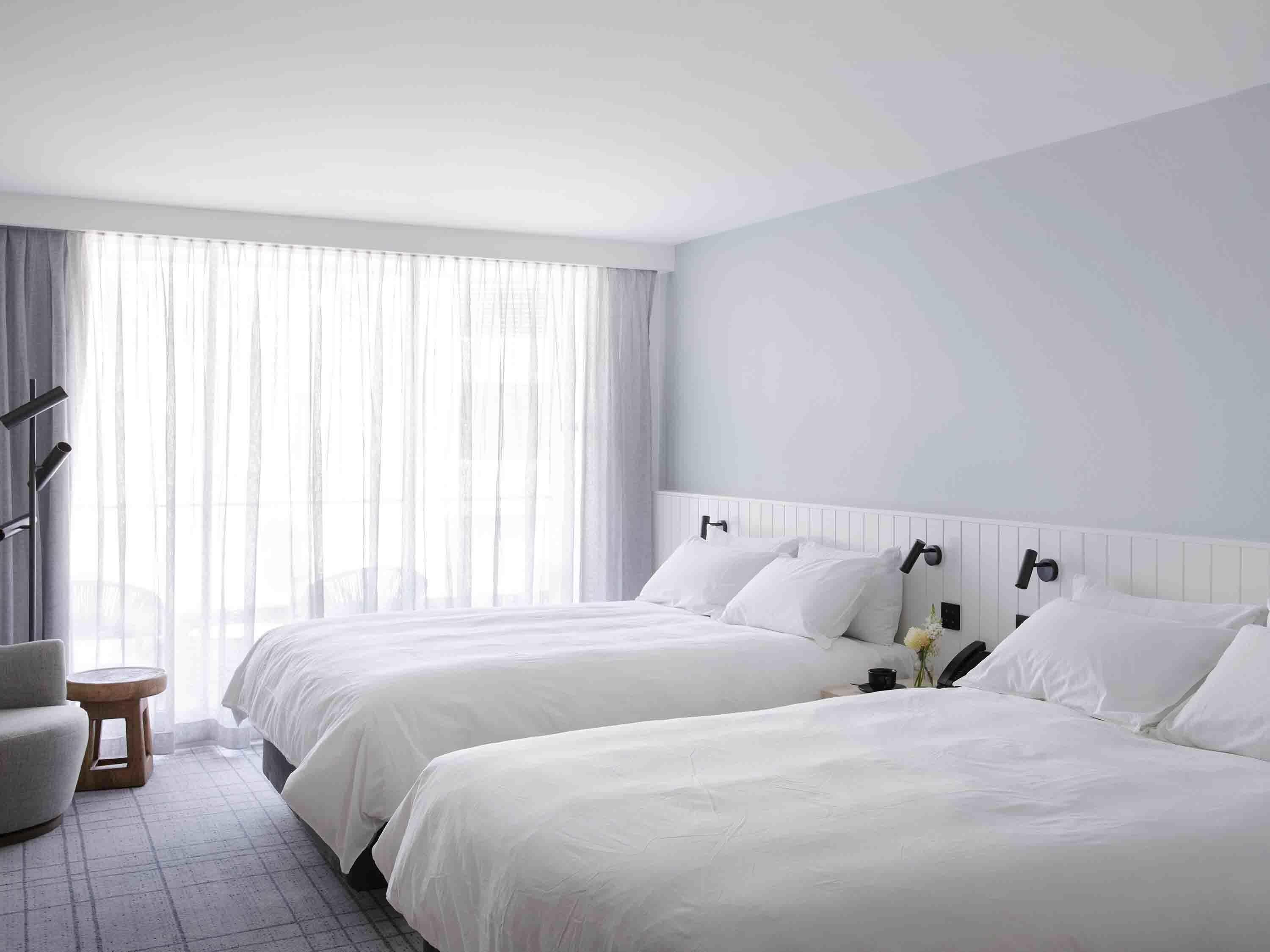 Colchones con pillow-top, minibar y caja de seguridad en la habitación 