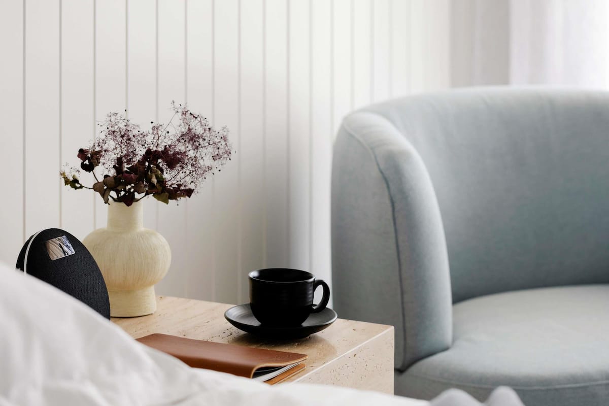 Surmatelas, minibar, coffres-forts dans les chambres