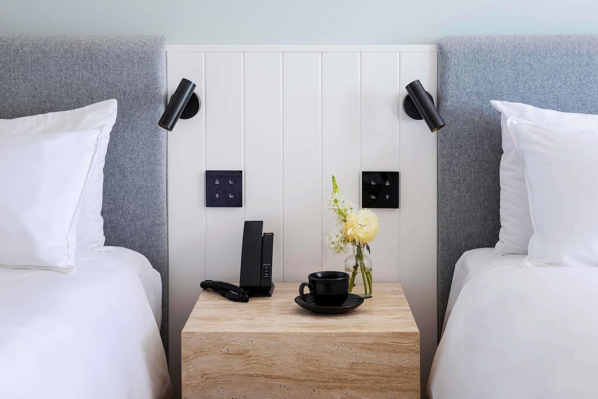 Chambre supérieure, 2 grands lits | Lit avec matelas à plateau-coussin, minibar, coffre-fort