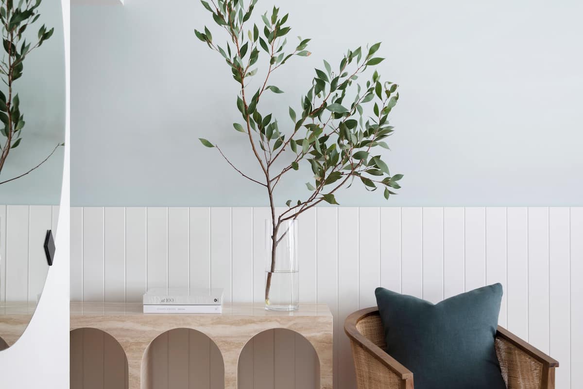 Coastal Villa | Senge med topmadrasser, minibar, pengeskab på værelset