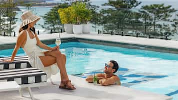 Outdoor pool, pool umbrellas, sun loungers