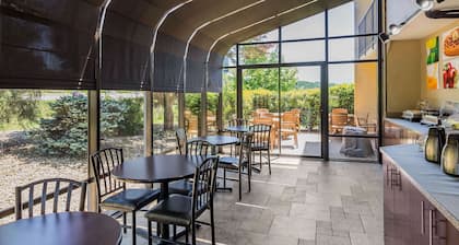 Quality Inn & Suites Sevierville - Pigeon Forge