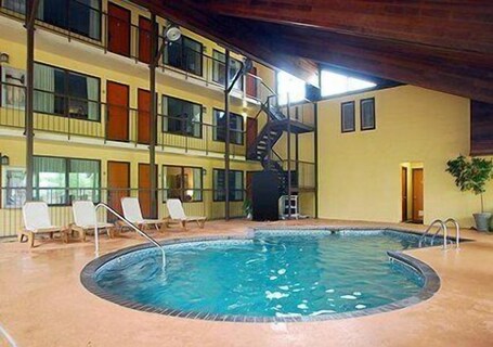 Quality Inn Suites Sevierville Pigeon Forge - Image 25