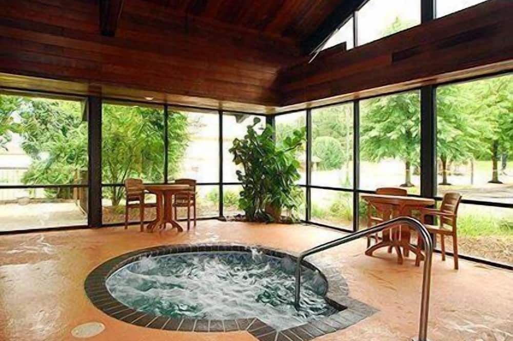 Quality Inn & Suites Sevierville - Pigeon Forge