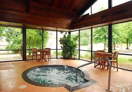 Indoor spa tub