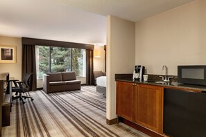 Junior Suite, 1 King Bed | Private kitchen