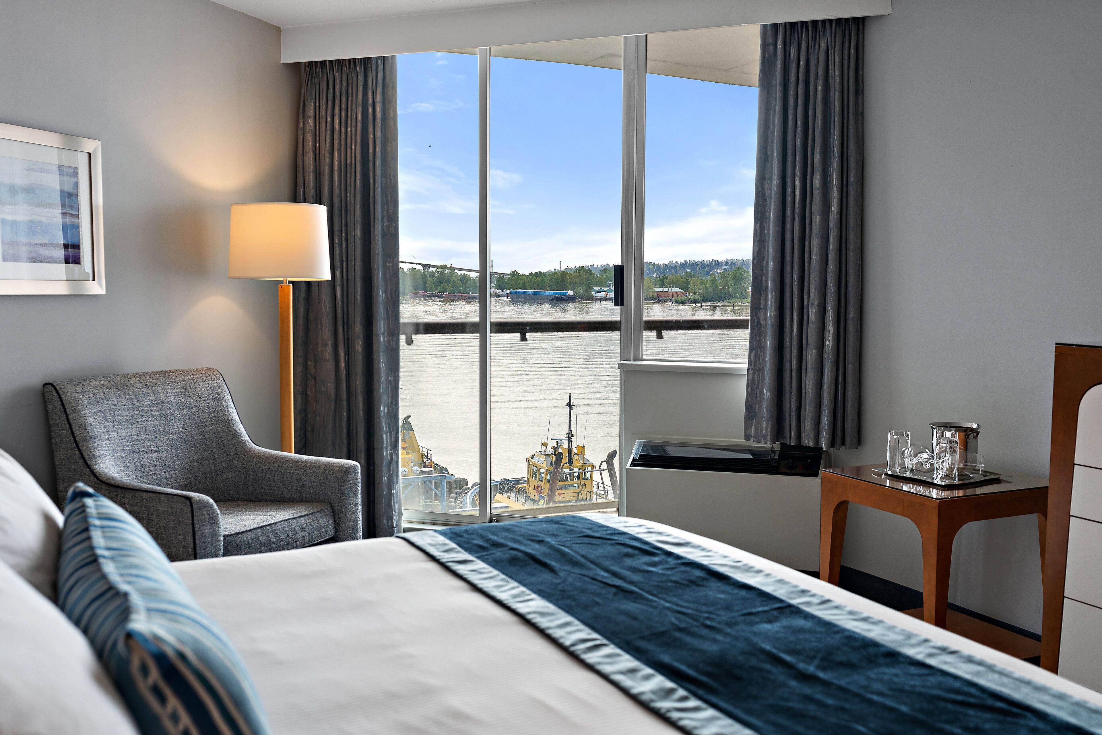 minibar, desk, iron/ironing board, free wifi