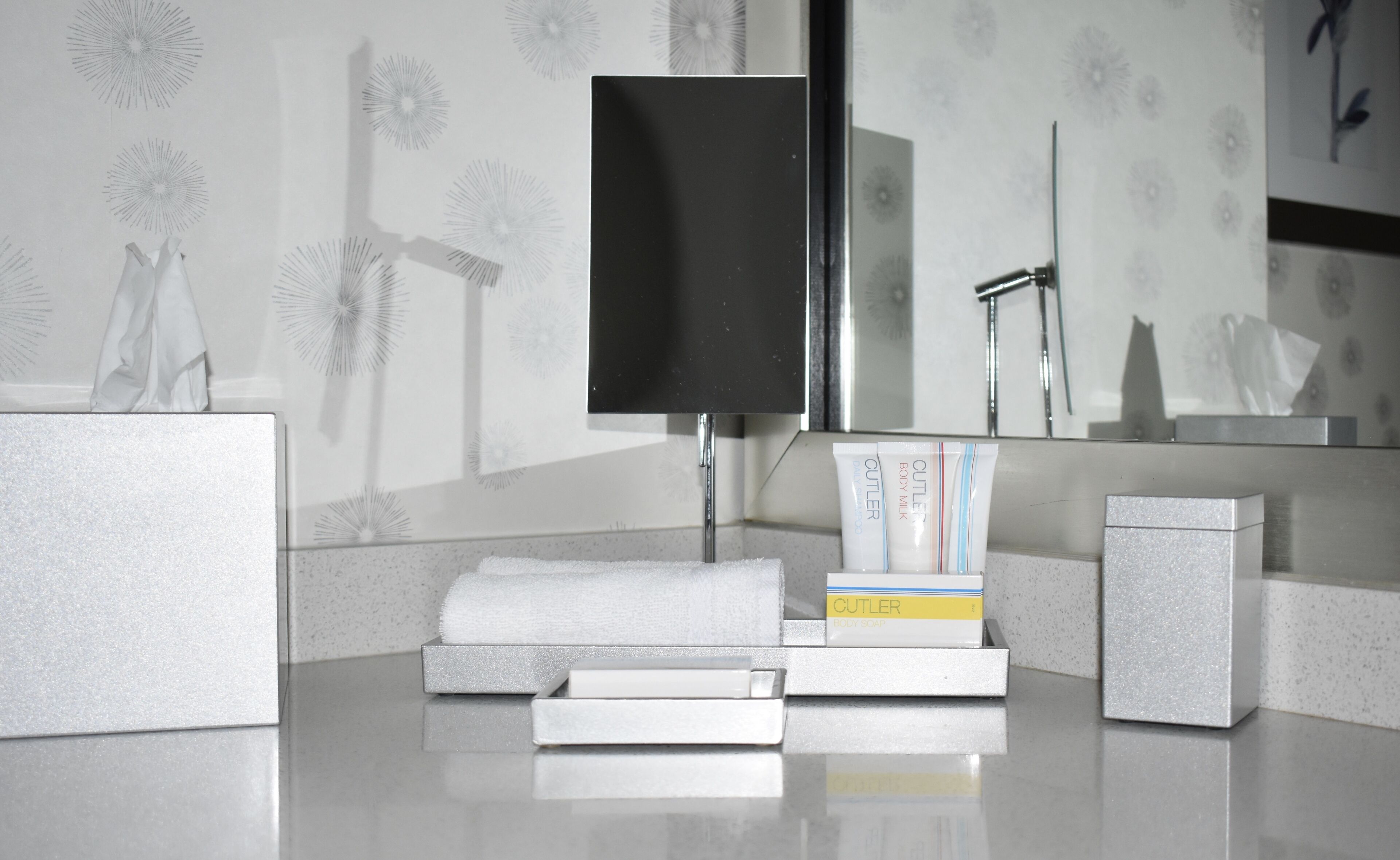 combined shower/bathtub, rainfall showerhead, free toiletries