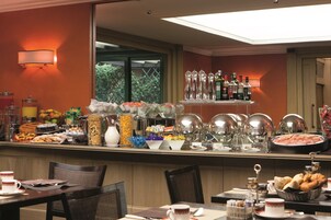 Café da manhã com buffet todos os dias (EUR 22 por pessoa) 