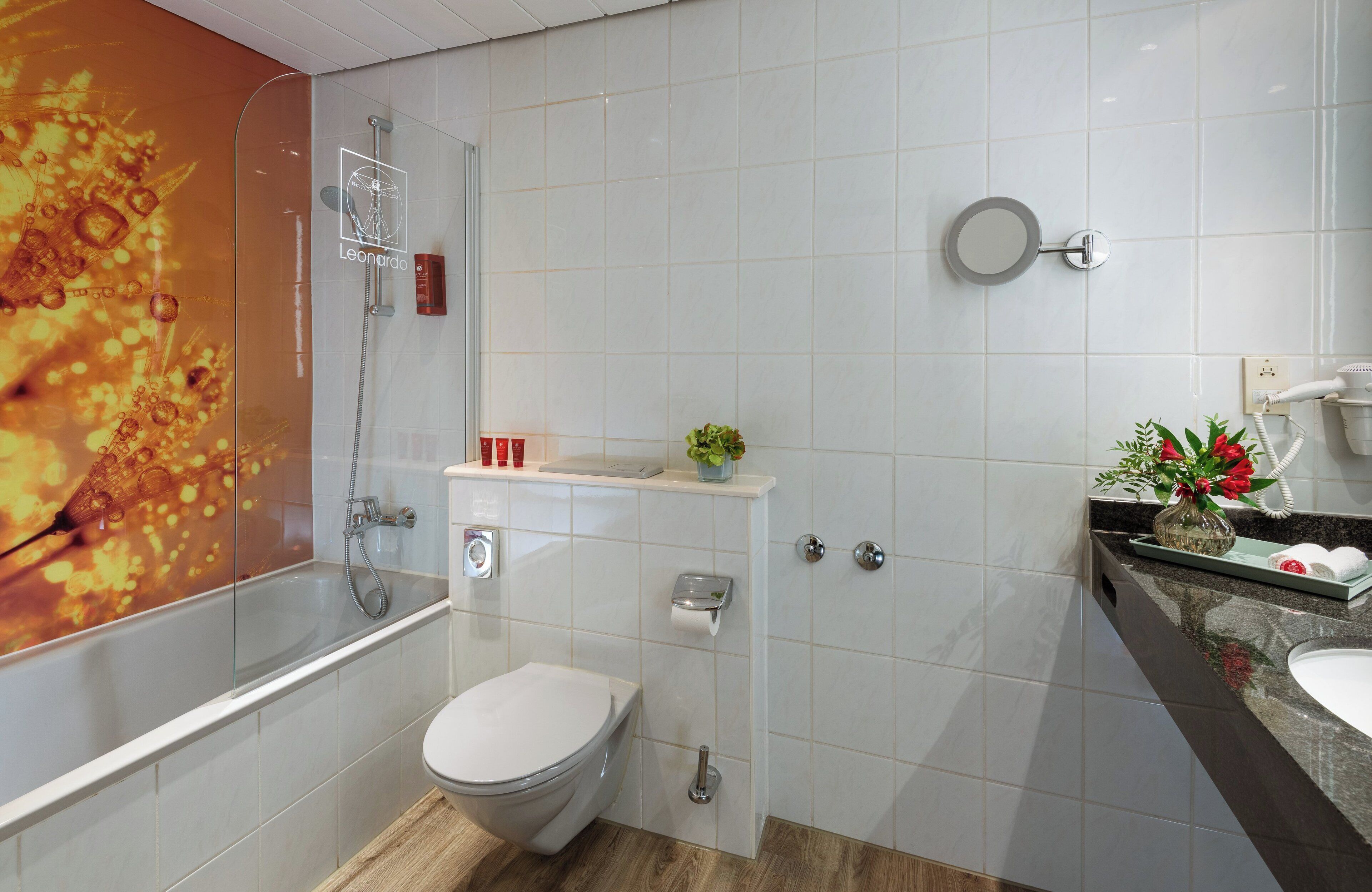 superior room | bathroom | combined shower/bathtub, eco-friendly toiletries, hair dryer, towels