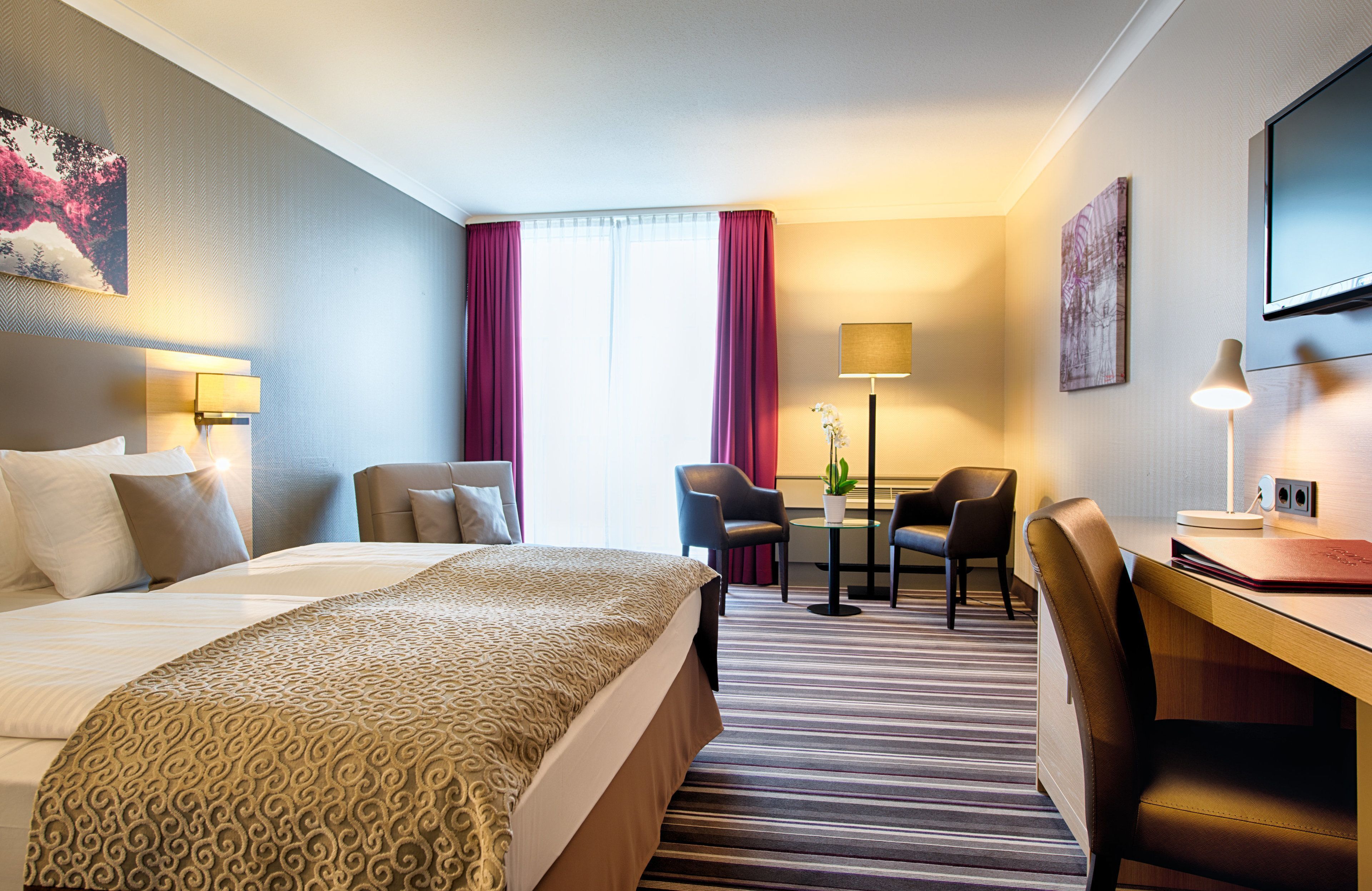 Hypo-allergenic bedding, in-room safe, desk, blackout drapes