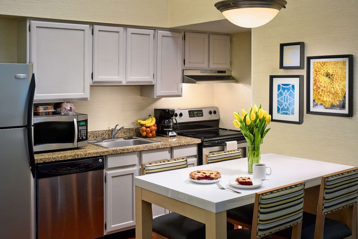 fridge, microwave, stovetop, dishwasher