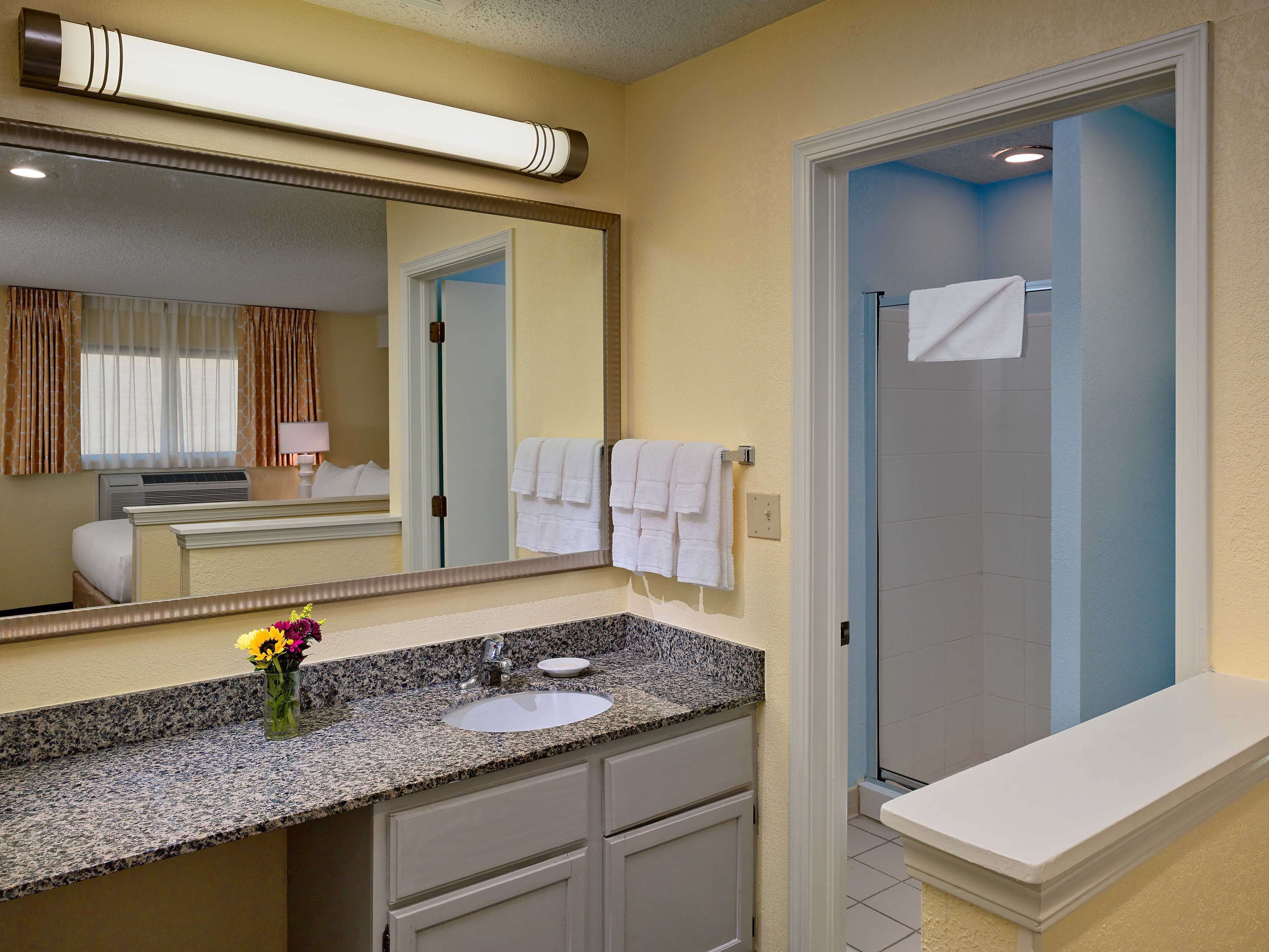 suite, 2 bedrooms (loft) | bathroom | separate bathtub and shower, eco-friendly toiletries, hair dryer, towels