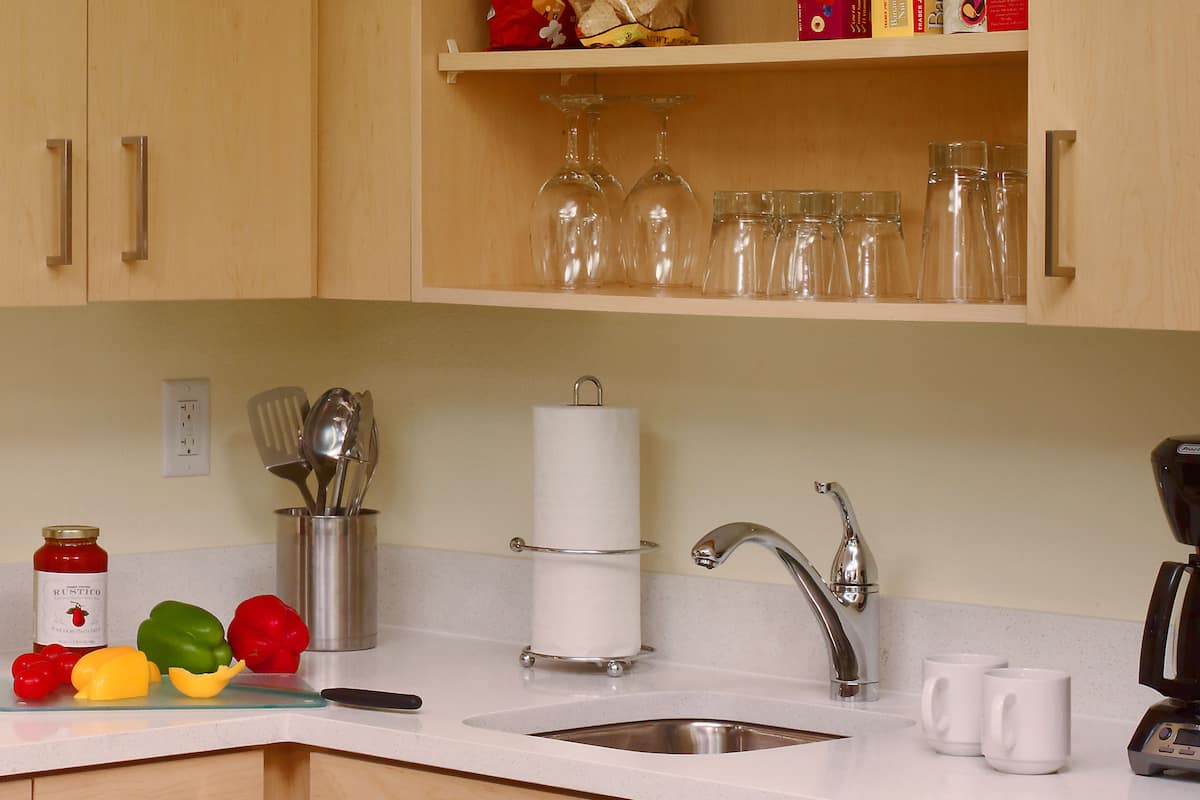 fridge, microwave, stovetop, dishwasher