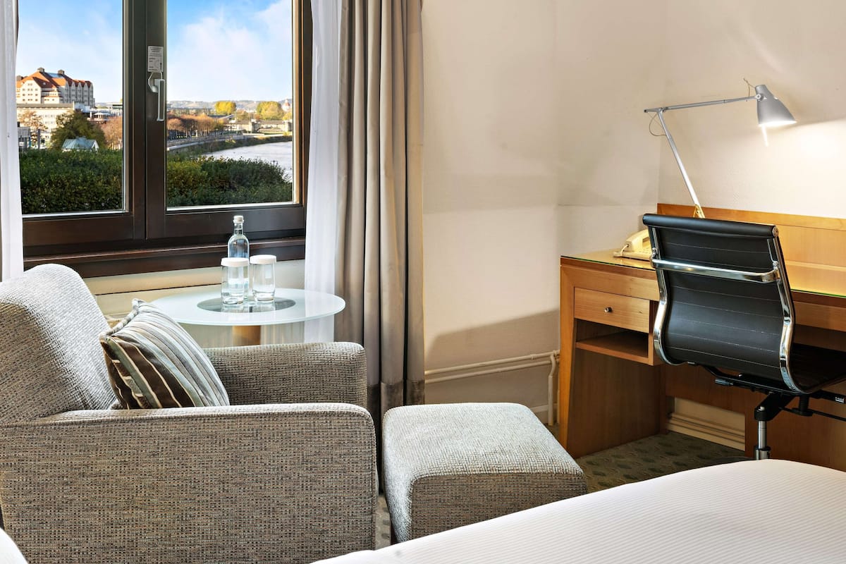 Executive Room, 1 Queen Bed, Club lounge access