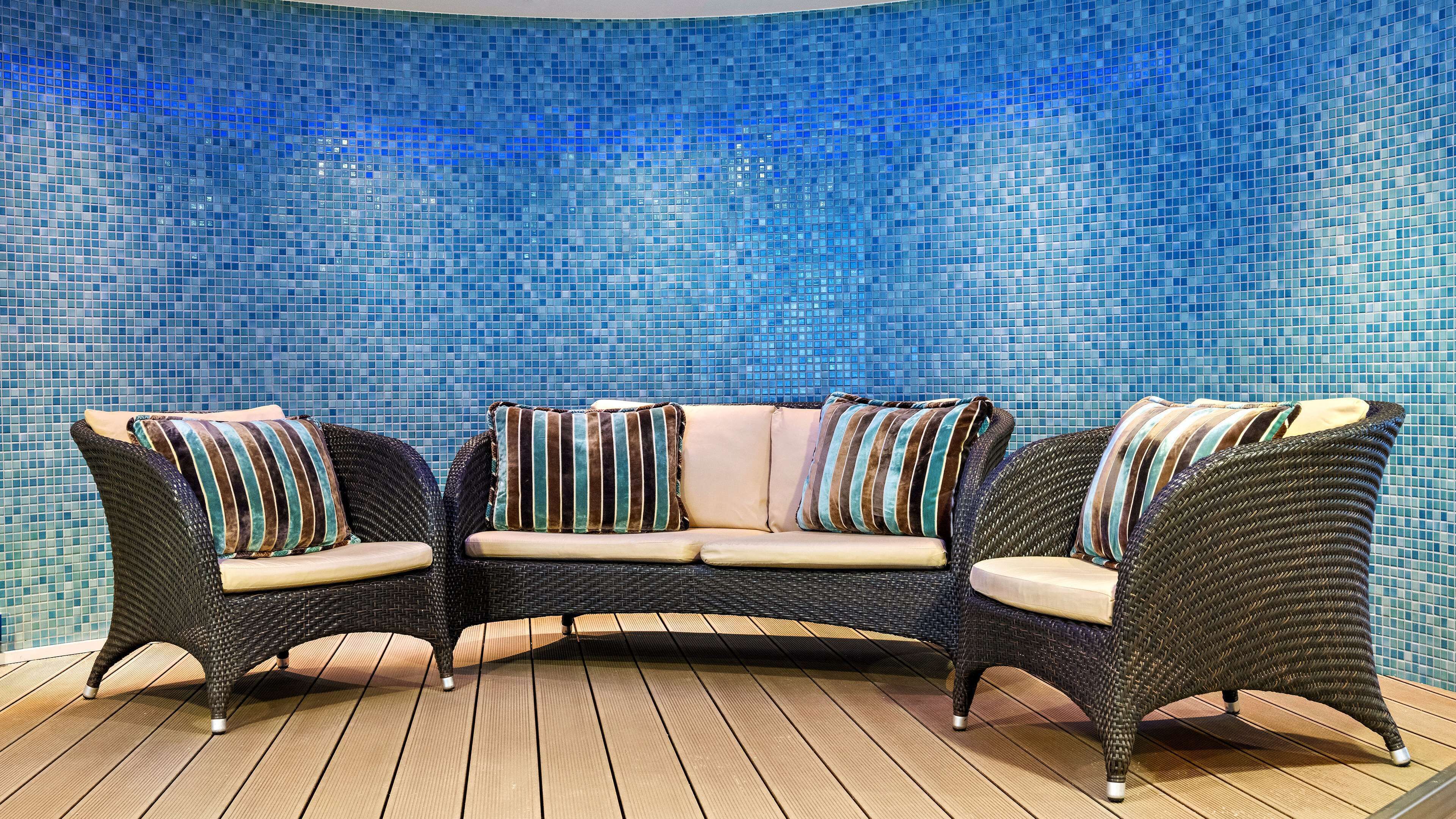 sauna, hot tub, body treatments, body scrubs, facials, 3 treatment rooms