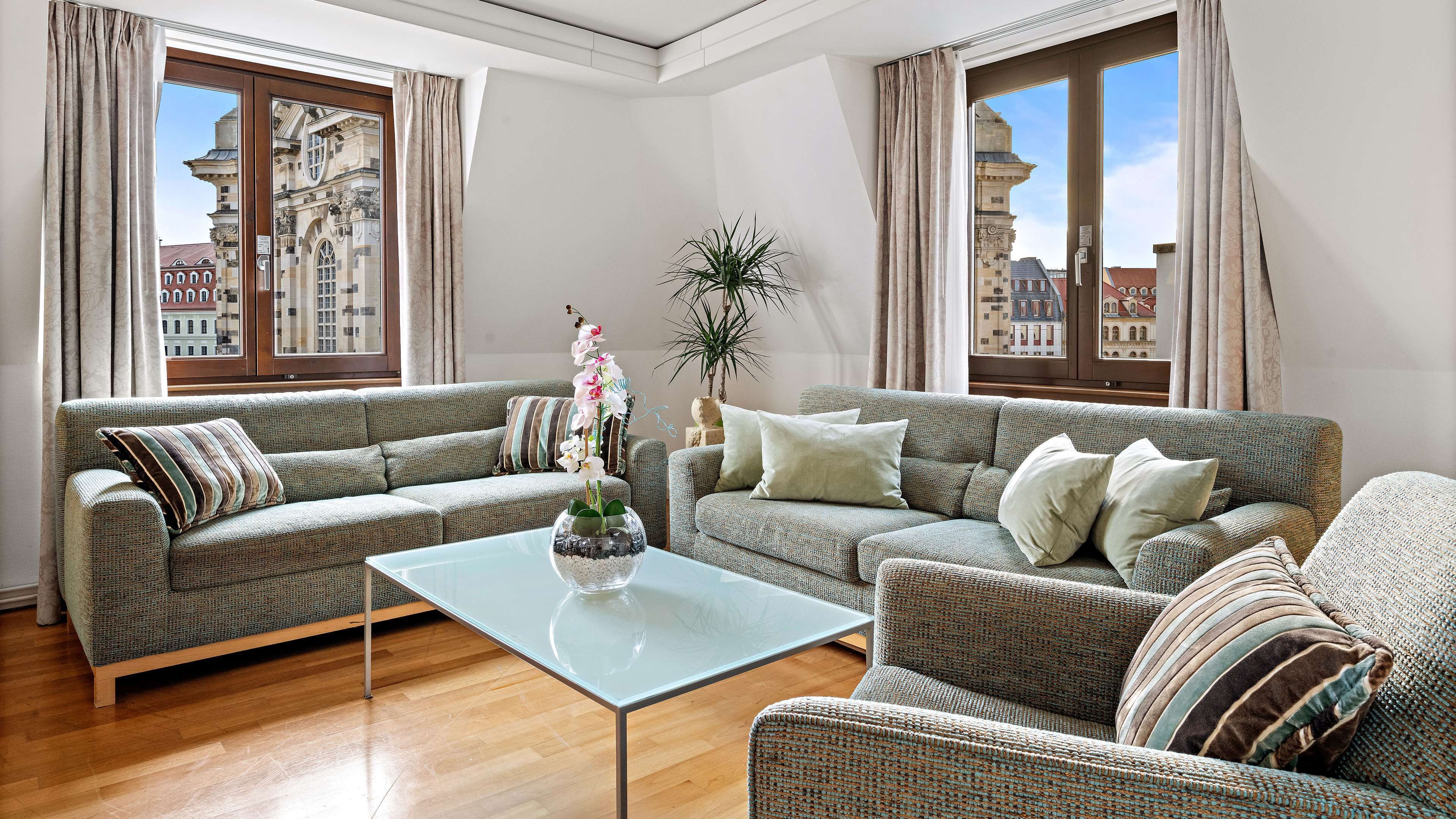 Suite, 1 King-Bett, Eckzimmer | Wohnbereich