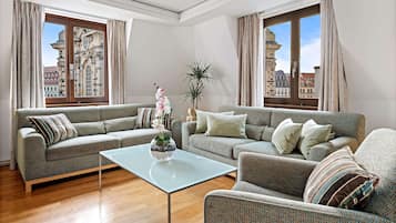 Suite, 1 King-Bett, Eckzimmer | Wohnbereich