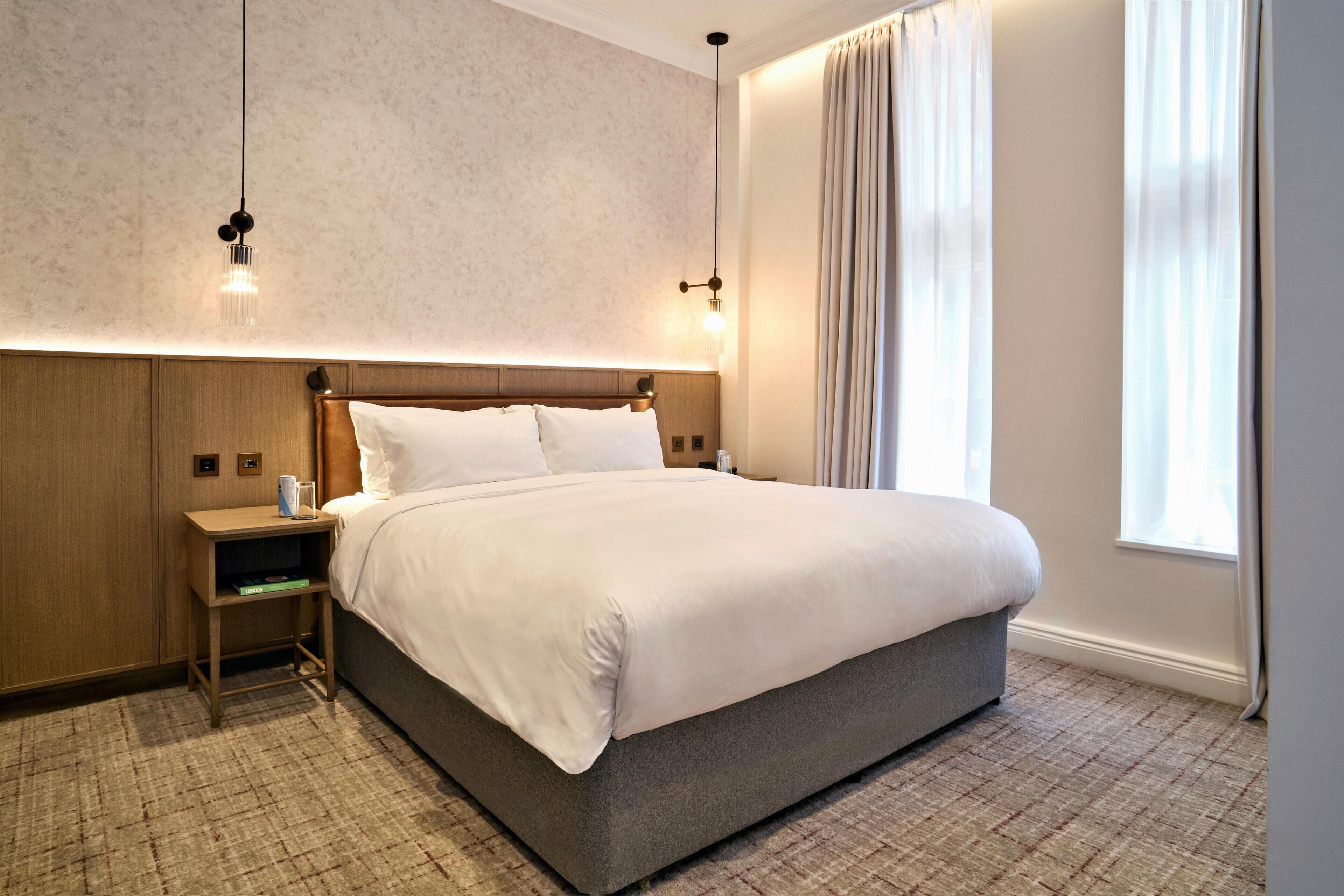Suite junior | Ropa de cama de alta calidad y caja de seguridad en la habitación 