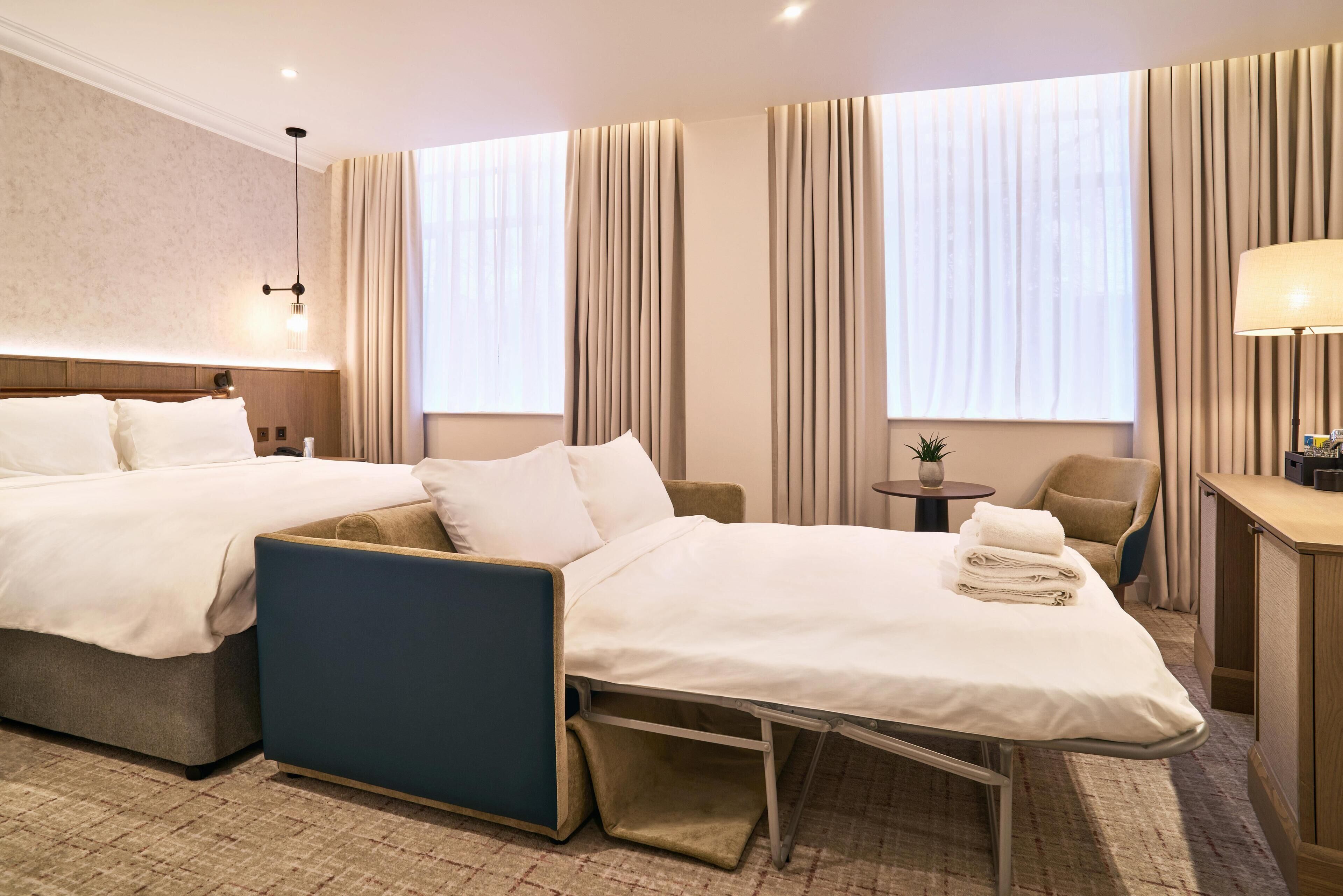 Premium bedding, in-room safe, desk, iron/ironing board