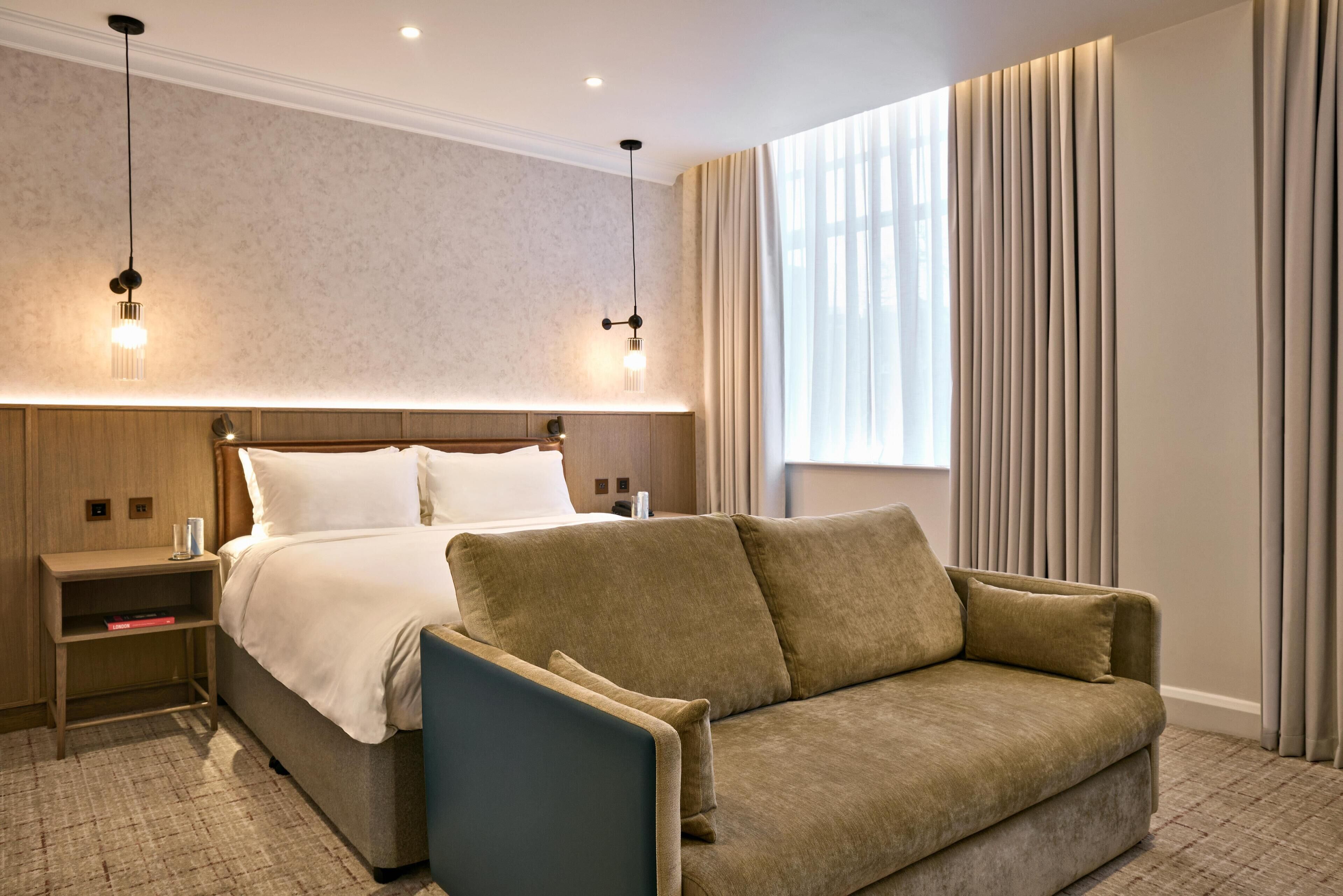 Habitación familiar | Ropa de cama de alta calidad y caja de seguridad en la habitación 