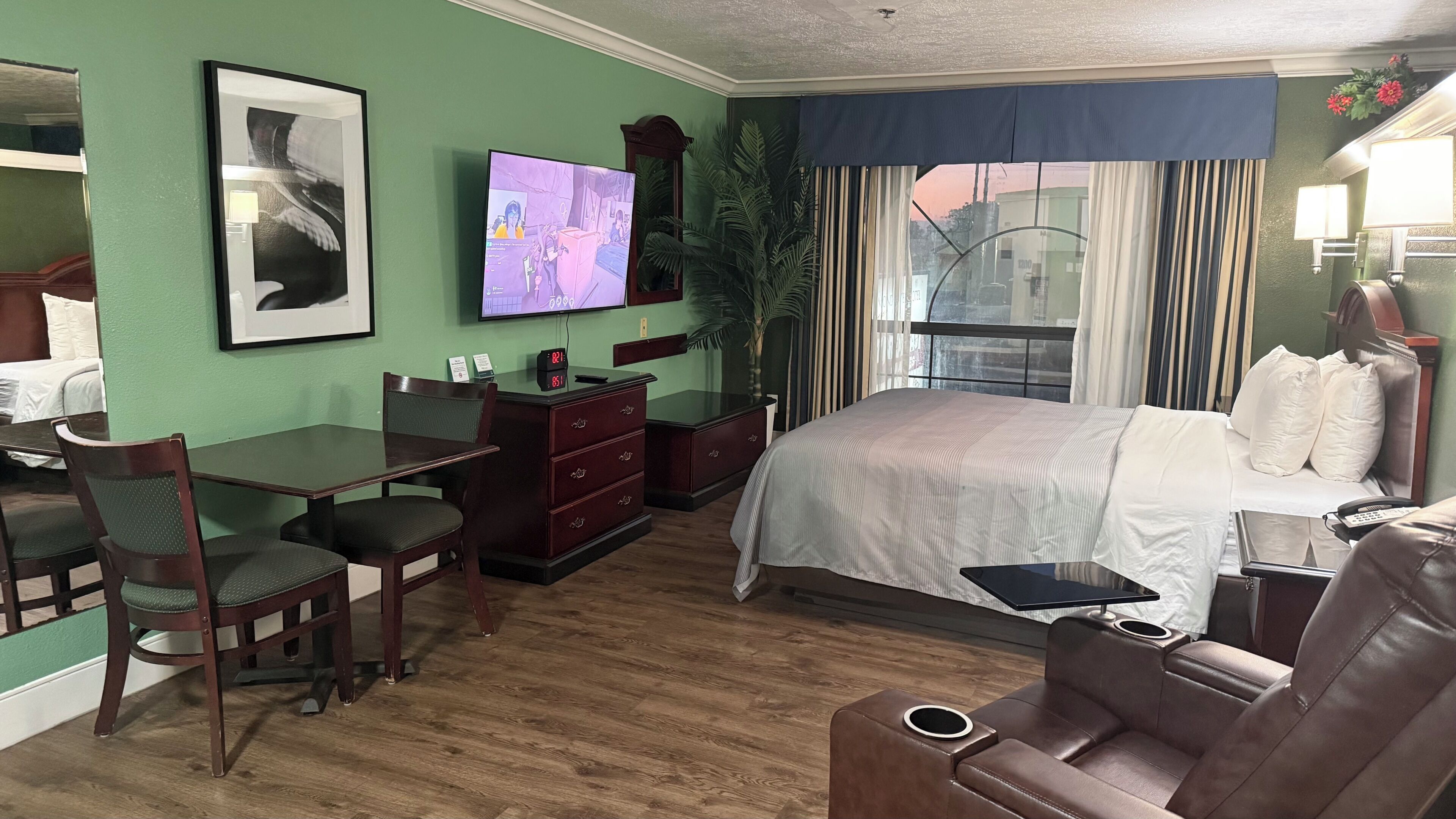Suite, 1 King Bed, Non Smoking (Efficiency) | Premium bedding, in-room safe, laptop workspace, blackout drapes