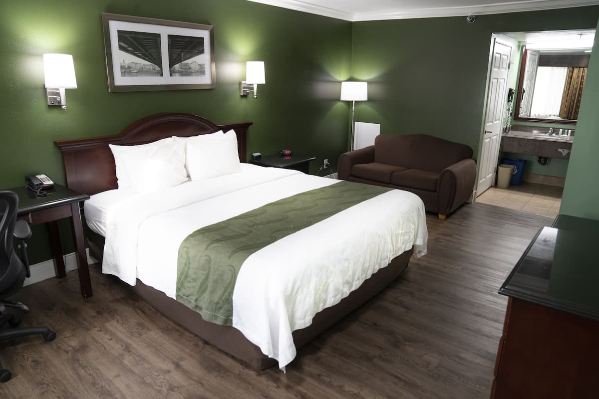 Premium bedding, in-room safe, laptop workspace, blackout curtains