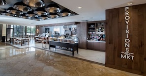 Bữa sáng buffet hàng ngày với phụ phí nhỏ