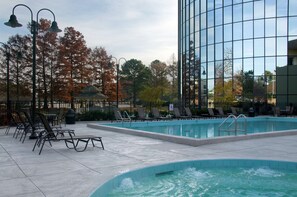 Outdoor pool - Hilton Memphis (Memphis)
