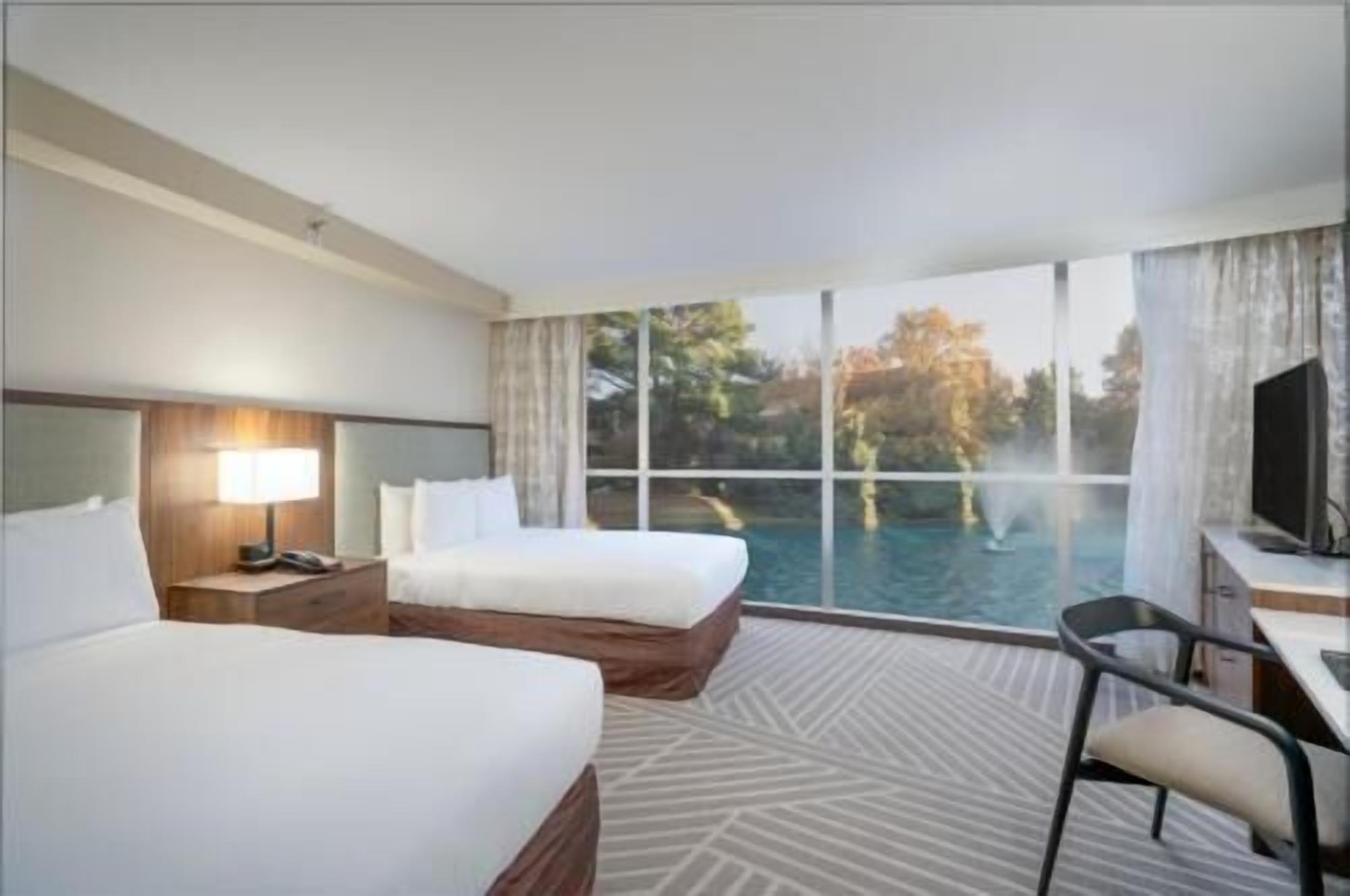 Premium bedding, in-room safe, desk, iron/ironing board