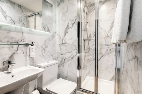 Shower, eco-friendly toiletries, hair dryer, towels. STG Hotel London Oxford Street