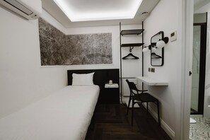 Signature Room | In-room safe, desk, free WiFi, bed sheets