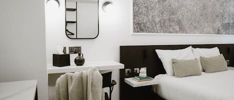 Signature Room | In-room safe, desk, free WiFi, bed sheets