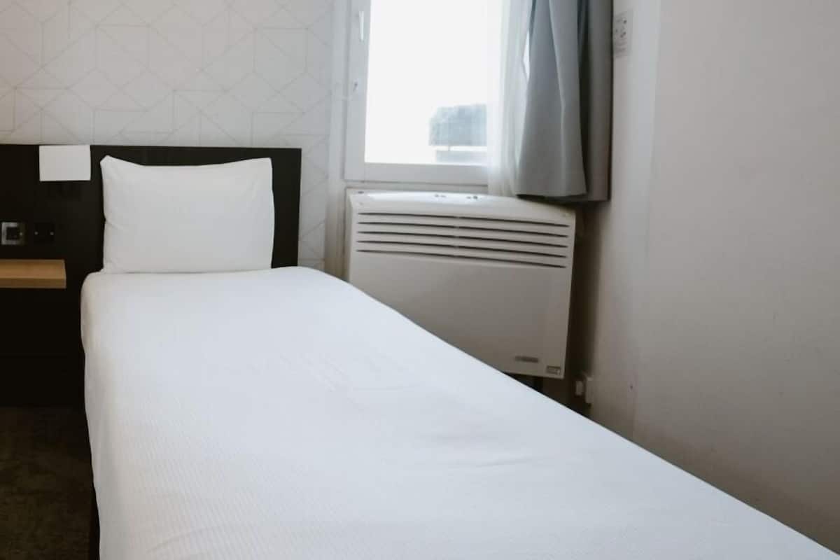 Habitación (Urban Solo) | Caja fuerte, escritorio, wifi gratis y ropa de cama