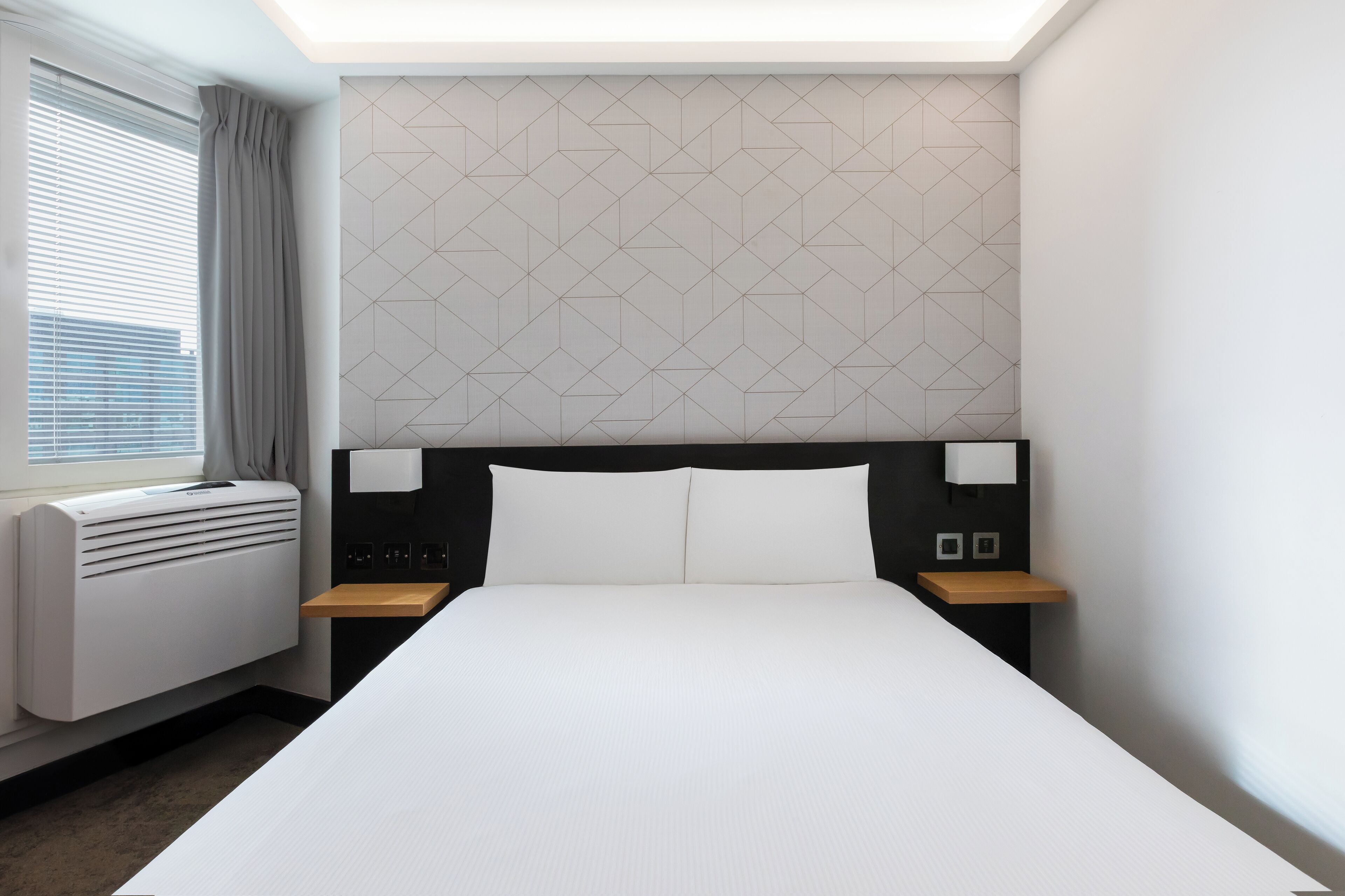 Double Room (Urban) | Peti besi dalam bilik, meja, Wi-fi percuma, cadar katil 