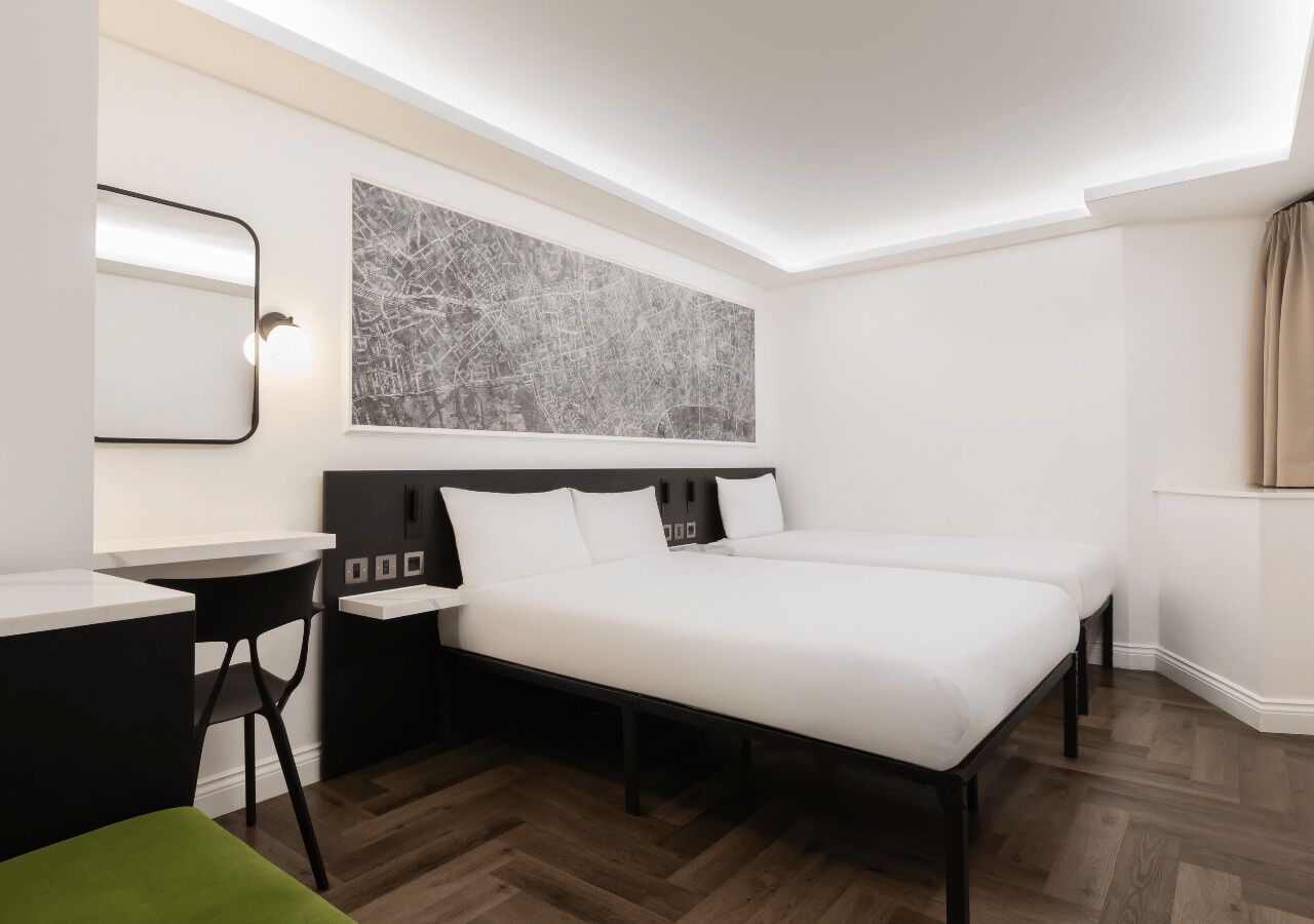 Signature Triple Room | In-room safe, desk, free WiFi, bed sheets
