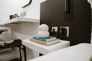 Signature Room | In-room safe, desk, free WiFi, bed sheets