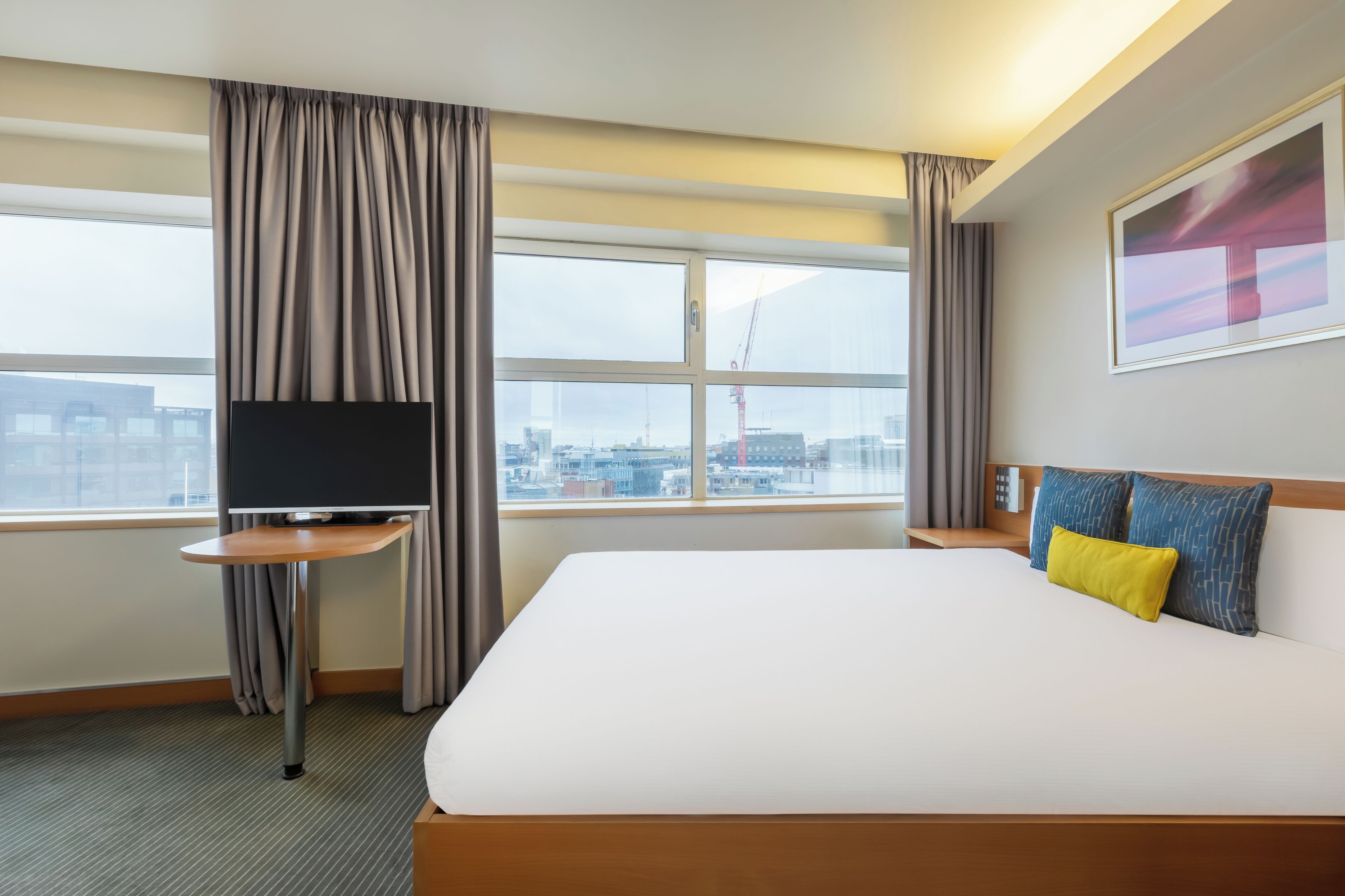 Junior Double Room | In-room safe, desk, free WiFi, bed sheets