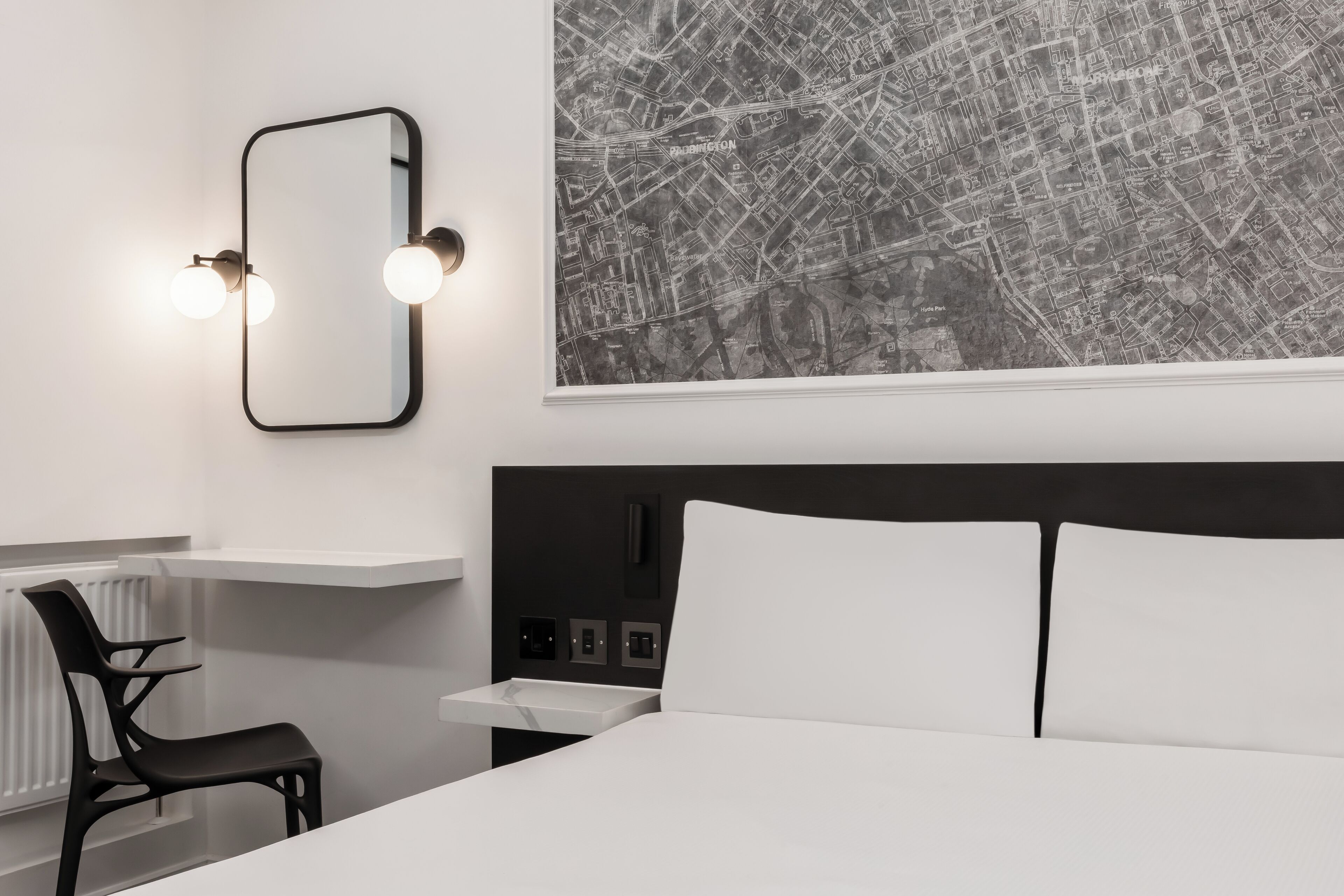 Signature Room | In-room safe, desk, free WiFi, bed sheets