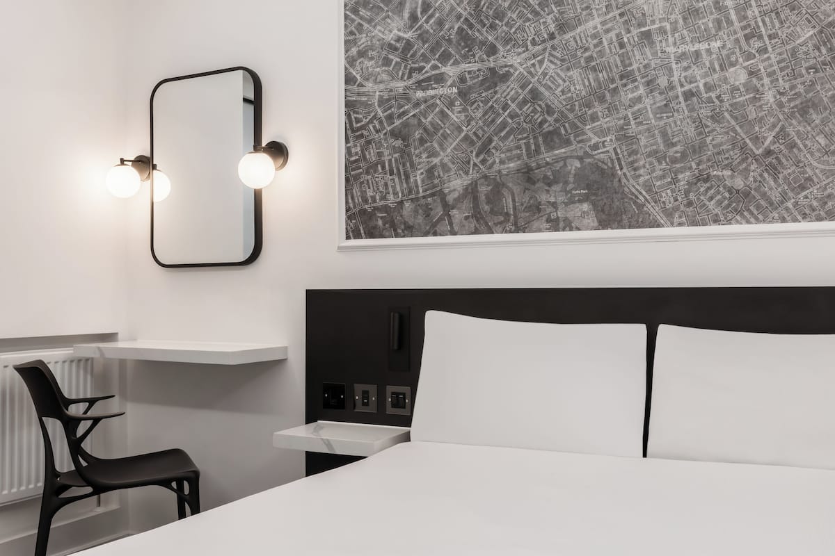 Signature Double Room | Peti besi dalam bilik, meja, Wi-fi percuma, cadar katil 