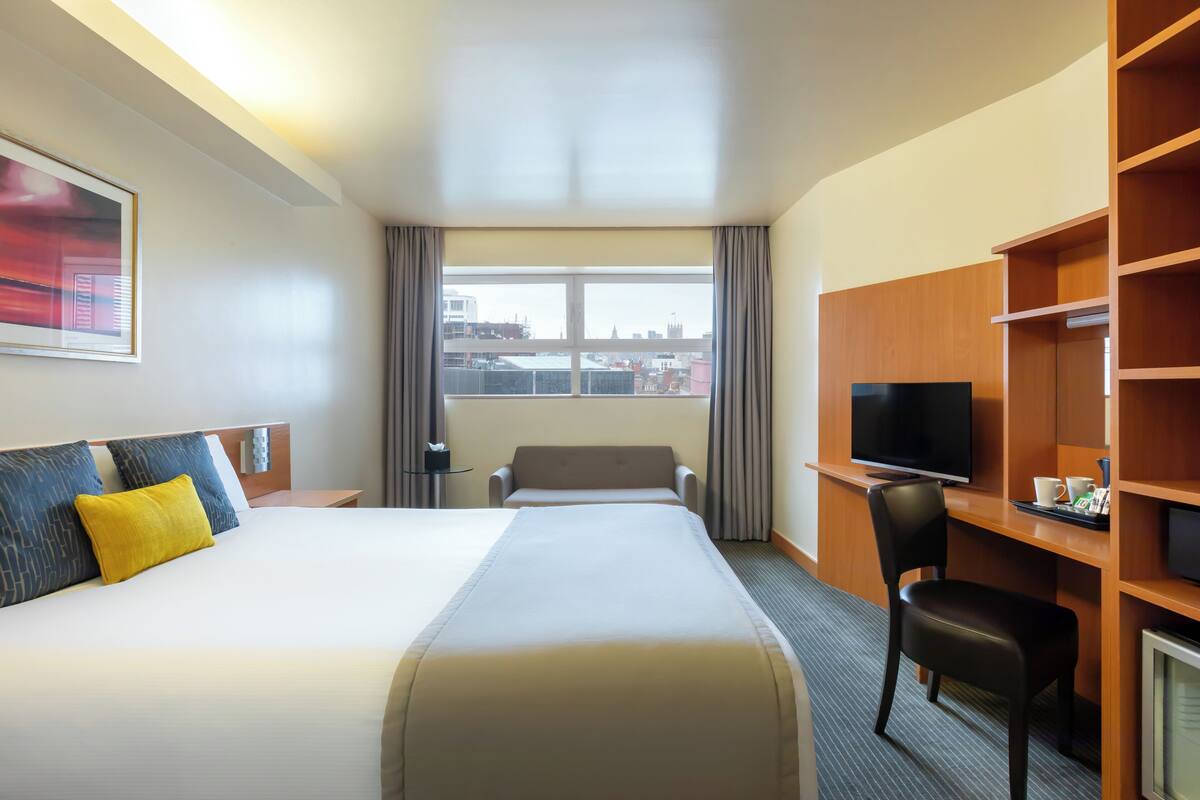 Executive Double Room | Peti besi dalam bilik, meja, Wi-fi percuma, cadar katil 