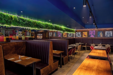 2 restaurants; breakfast, lunch and dinner served . STG Hotel London Oxford Street
